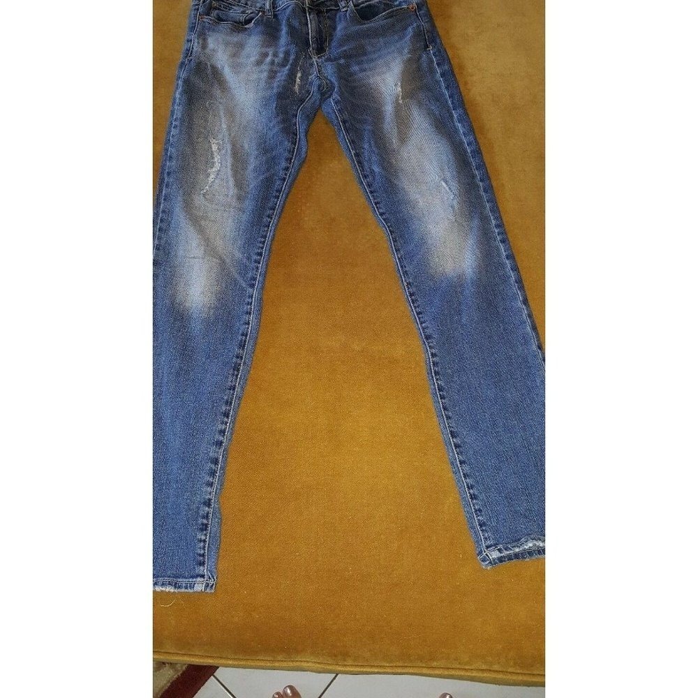 American Eagle Distressed Jeans size 6